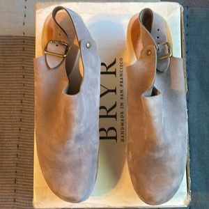 Bryr Susie Closed Toe Mid-heel Clog in Flint Nubuck